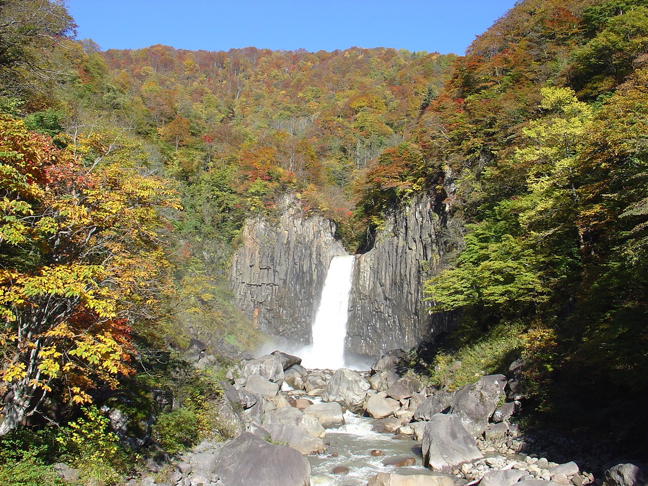 苗名の滝 信州しなの町観光協会